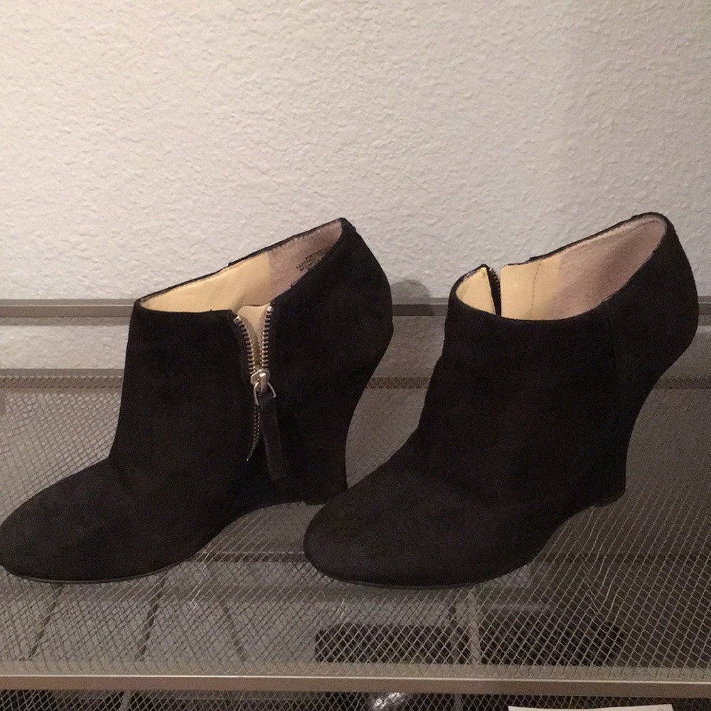 Like New! Nine West Black Booties